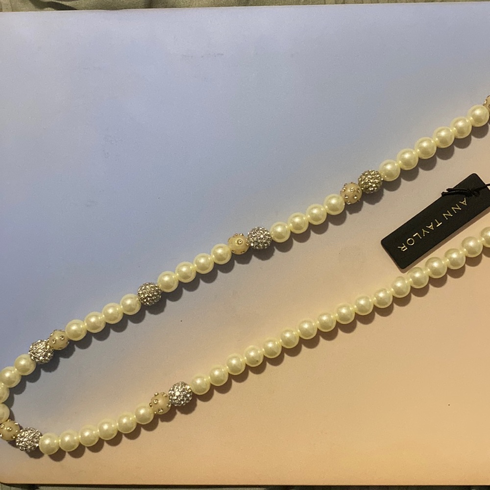 Ann Taylor pearl necklace. Beautiful and brand new.
